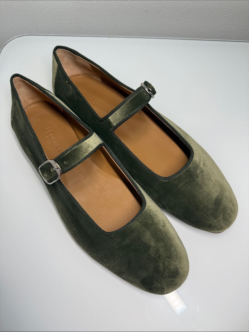 Le Monde Beryl Velvet Mary Jane Ballet Flats Green Olive EU 39 US 9 EUC